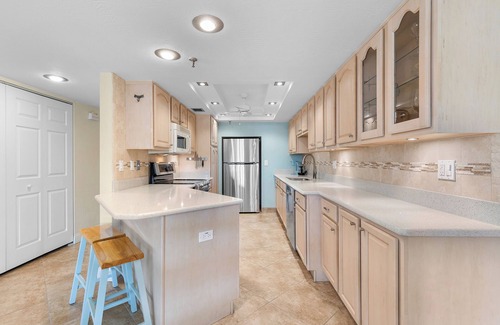 New Smyrna Beach Condo | 🌊Ocean Front Complex | Ocean Views | Ground Floor Condo | Las Brisas 502🌊