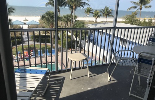 Fort Myers Beach Condo | Ocean front, Ft Myers beach, private balcony facing the Gulf, heated pool, WiFi!