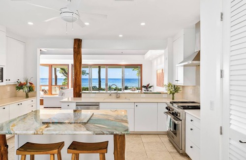 Kamuela House | Ocean Front House. 3100 SF, 4 bd/4bath. Huge Lani. Marine life galore. Sunsets.