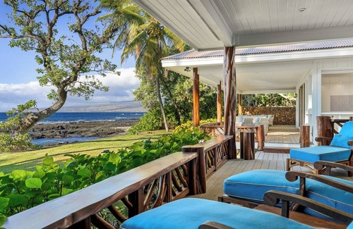 Kamuela House | Ocean Front House. 3100 SF, 4 bd/4bath. Huge Lani. Marine life galore. Sunsets.