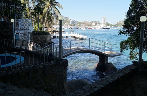 Caleta House | Ocean front house in traditional Acapulco, amazing view in a quiet place.