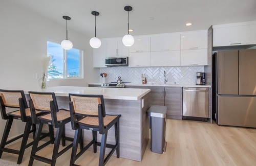 Central Mission Beach Condo | Ocean Front * Newly Remodeled * Luxury Condo