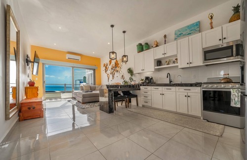 Colonia Meteorologico House | Ocean Front Penthouse w/Private Pool & Views!