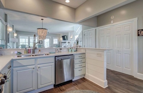 Flora's Bluff House | Ocean Front Sleeps 6 Steps to Beach Renovated to New 5 Star Home BHI Club