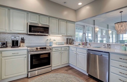 Flora's Bluff House | Ocean Front Sleeps 6 Steps to Beach Renovated to New 5 Star Home BHI Club