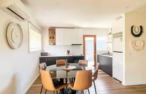 Ocean Grove Apartment | Ocean Gioia - Stroll to shops and beach