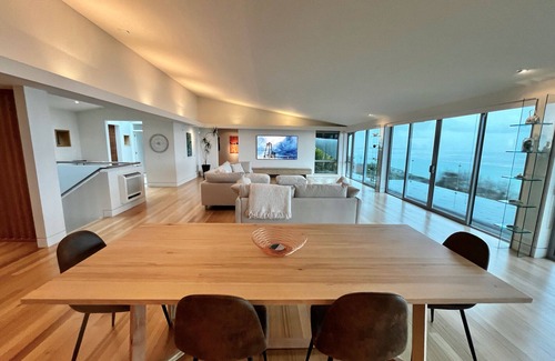 Nelson House | Ocean Horizon - Incredible Sea Views, Close to City, 4 Bedrooms!