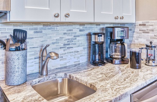 Folly Field Condo | Ocean & Marsh View! KING BED 65"TV Bar Pickleball!