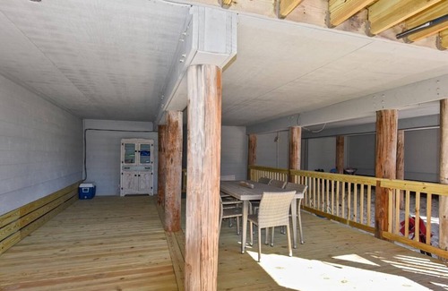East End Condo | OCEAN MILE E6 IS IMPECCABLY REMODELED AND READY FOR YOUR FAMILY!
