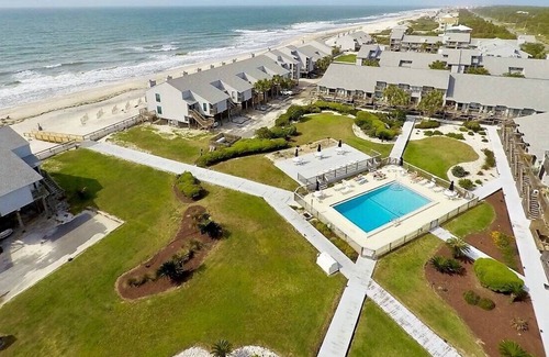East End Condo | OCEAN MILE E6 IS IMPECCABLY REMODELED AND READY FOR YOUR FAMILY!