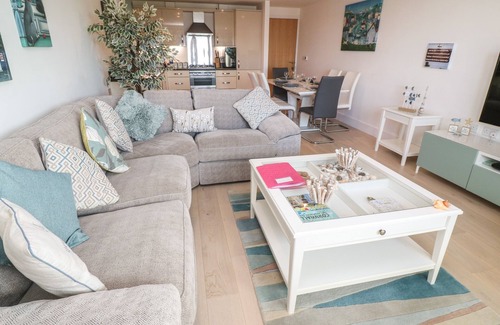 Lusty Glaze Apartment | OCEAN SEVEN, family friendly, country holiday cottage in Newquay