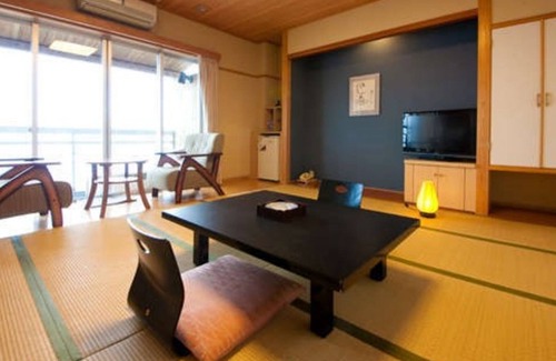 Beppu Hotel | Ocean sideTop floor Japanesestyle room with foo/Beppu Ōita
