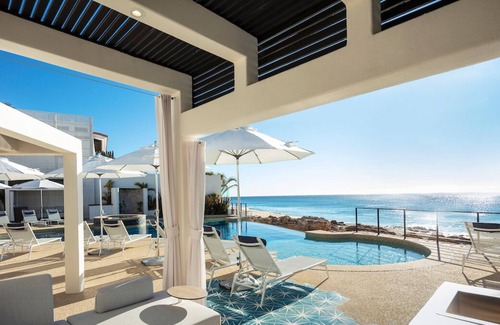 Buzzards Condo | Ocean View 2bd Penthouse at the Beachfront Flats.