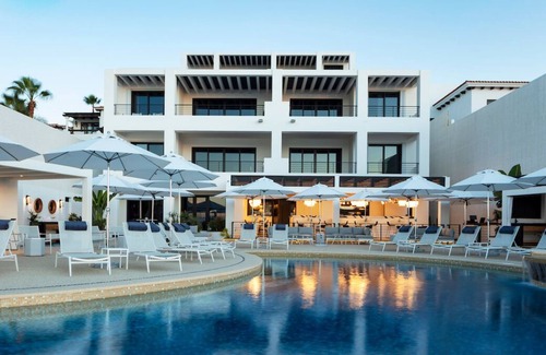 Buzzards Condo | Ocean View 2bd Penthouse at the Beachfront Flats.