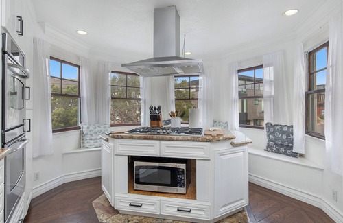 Gas Lamp Section House | OCEAN VIEW/Amazing 4 Bedroom/AC/Walk to Beach!