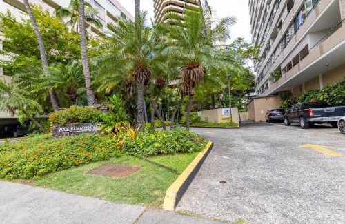 Waikiki Apartment | Ocean view apartment Free assigend parking in unit laundry