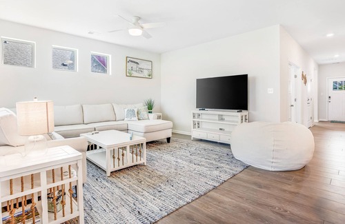 Ocean View House | Ocean View Beach Club getaway with fast WiFi, patio, pool & sauna