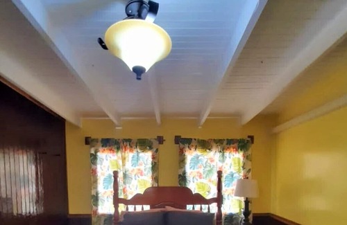 Gales Point Apartment | Ocean View Beach Front Green Cabana 3, AC, Wi-Fi, Swim Pool