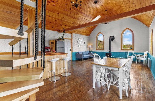 Terra Nova House | Ocean View Chapel | Port Rexton | 2BR