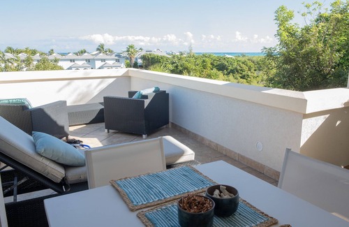 The Bight Condo | Ocean-view Dragonfly Vista condo with a huge deck, 2 pools, hot tub, sleeps 4