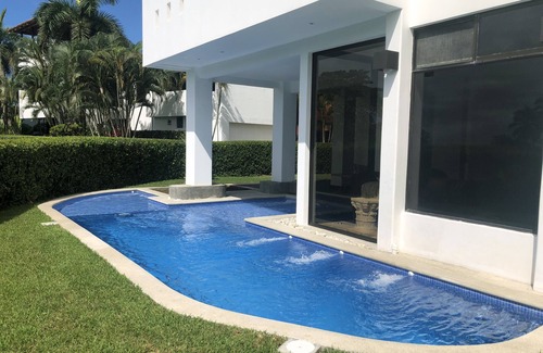 Playa Hermosa House | Ocean-View Home! New Remodel 2025! 4 BR, Rooftop Terrace, Sundeck, and SURF!