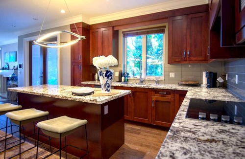 Dundarave House | Ocean View House with A/C – Quiet & Scenic Escape