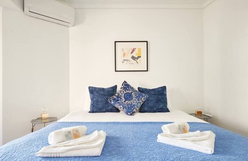 Parede Apartment | Ocean View II - sleeps 6, great location!