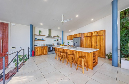 Manuel Antonio House | Ocean View, Infinity Pool, Walk to Beach with Newly Renovated Apartment!