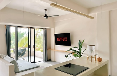 Santa Maria Apartment | Ocean View King | AC | Daily Clean | WiFi