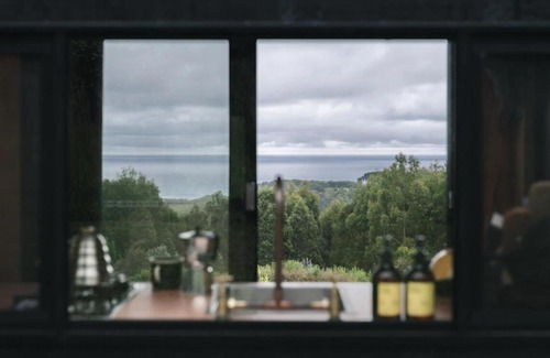 Johanna House | Ocean View Off-Grid Cabin Secluded in Nature - Govind