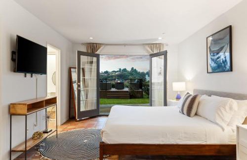 Hidden Valley House | Ocean View Retreat Firepit & Spacious Yard