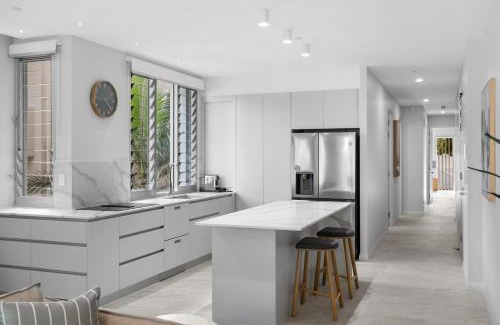 Palm Cove Apartment | Ocean View Shara