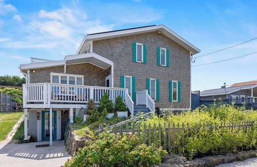 Manomet House | Ocean view spacious 5-bedroom Cape Cod style house with roof deck, AC, WiFi.