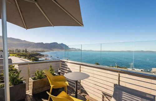 Hermanus City-Centre Apartment | Ocean-View Studio - Hermanus Waterfront Apartments