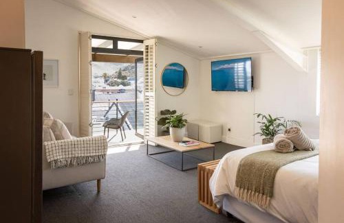 Hermanus City-Centre Apartment | Ocean-View Studio - Hermanus Waterfront Apartments