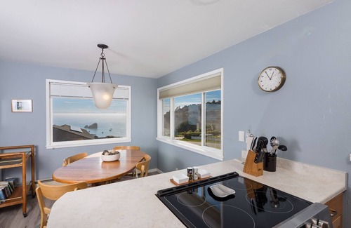 Trinidad Apartment | 🌊Ocean View Village Condo with Outdoor Sauna, Trails to Fun Beaches & Covered Deck🩴