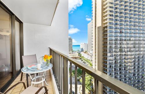 Waikiki Apartment | Ocean View, Walk to Waikiki Beach, Wi-Fi & Parking