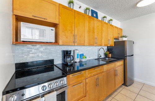 Waikiki Apartment | Ocean View, Walk to Waikiki Beach, Wi-Fi & Parking