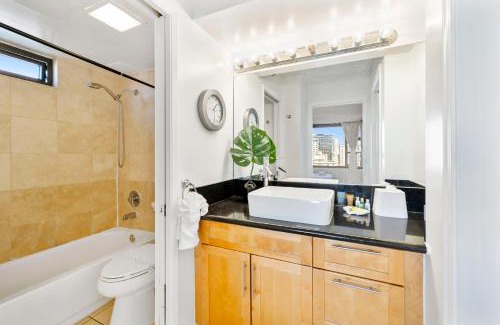 Waikiki Apartment | Ocean View, Walk to Waikiki Beach, Wi-Fi & Parking