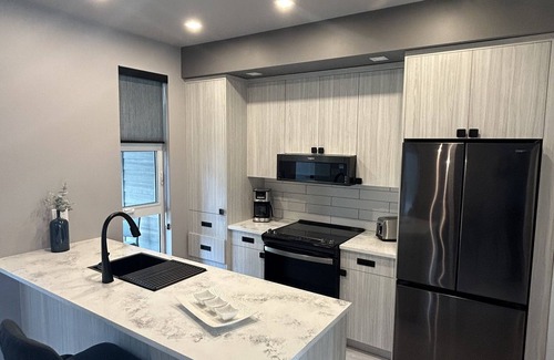 Regional District of Nanaimo House | Ocean Views - 2 bedroom 2 bathroom townhouse NEW w/beach access, pool, hot tub