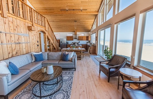 Kiwanda Shores House | Ocean Views for days.Oceanfront property that will leave you breathless!