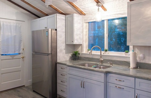 Dewey Beach House | OCEANBLOCK! LINENS INCLUDED! ONE OF THE ORIGINAL DEWEY BEACH COTTAGES! LOFT AREA! DEWEY'S OLDEST HOME - RECENTLY RENOVATED