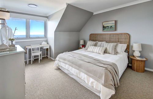 Forresters Beach Apartment | Oceanfront Beach House