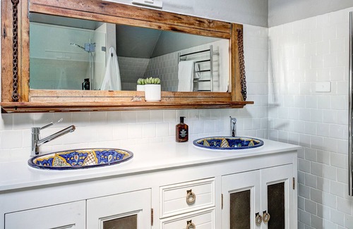 Forresters Beach Apartment | Oceanfront Beach House