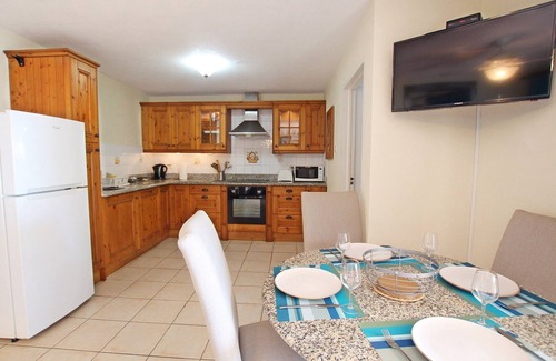 Green Garden Apartment | Oceanfront 1-bed Apt with Pool near Surfing - Rosalie #2