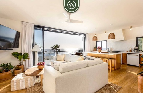 Cerritos Villa | Oceanfront 10 BR Villa with Pool - Jacuzzi - Beach