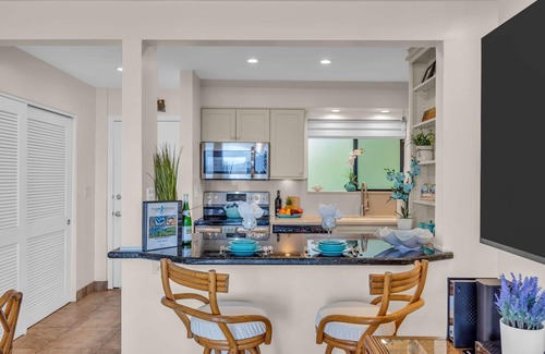 Maalaea Condo | Oceanfront 1bd ground level condo plantation style
