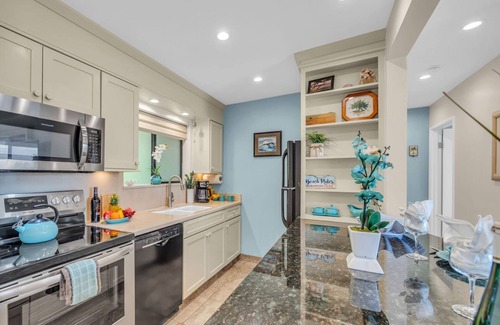 Maalaea Condo | Oceanfront 1bd ground level condo plantation style