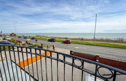 Holland-On-Sea House | Oceanfront 4BR Beach Retreat