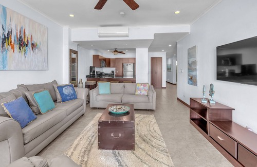 Barrio Los Faroles Condo | Oceanfront Beachfront Condo Vacational Rental Jacó Beach Playa Jacó, costa rica